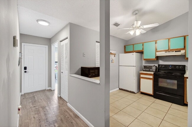 Building Photo - 460 Hardwood Pl