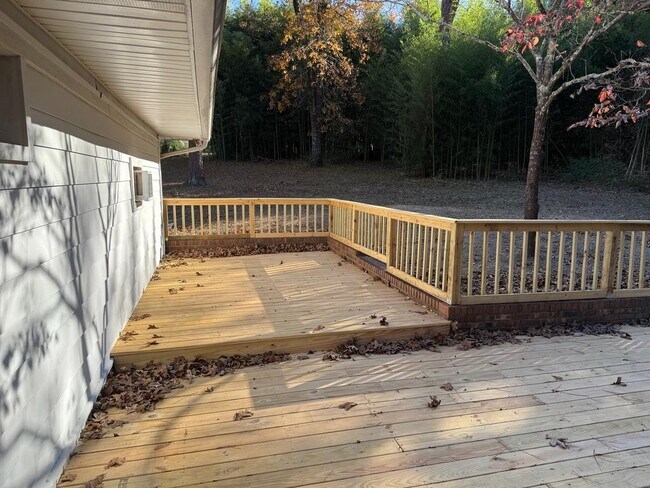 Building Photo - 121 Woodland Cir