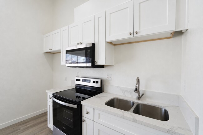 Building Photo - 12549 Lasselle St