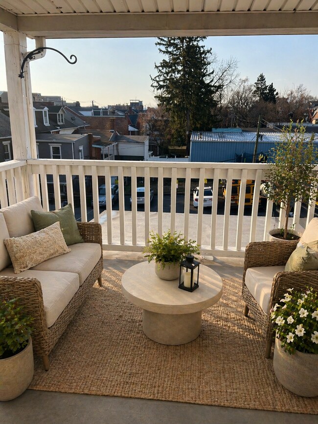 Building Photo - 310 W James St