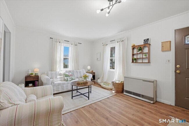 Building Photo - 106 Midway Oval