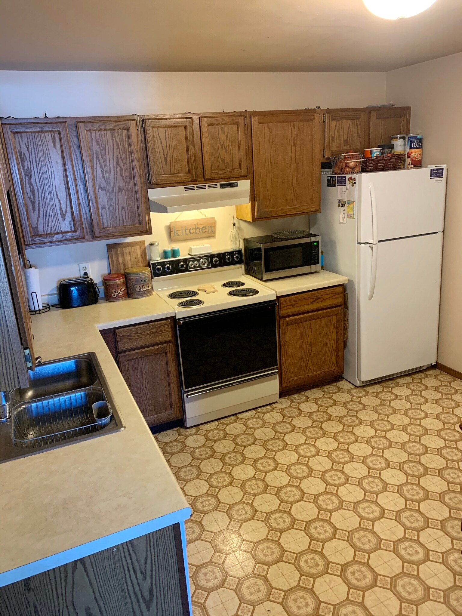 Building Photo - 1120 W Hamilton Ave