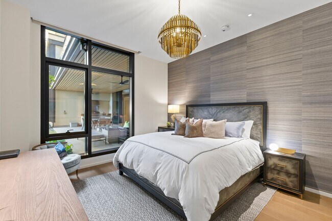 Building Photo - Park Lane 5305 - 3BR w/Swimming Pool and Yard!