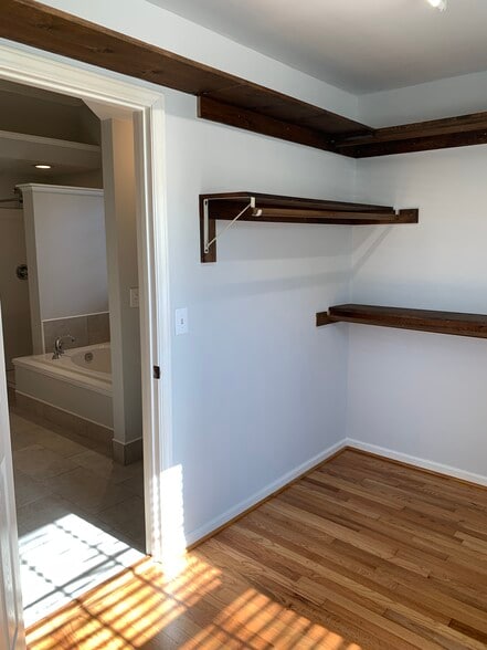 master closet - 5506 Phillipsburg Dr