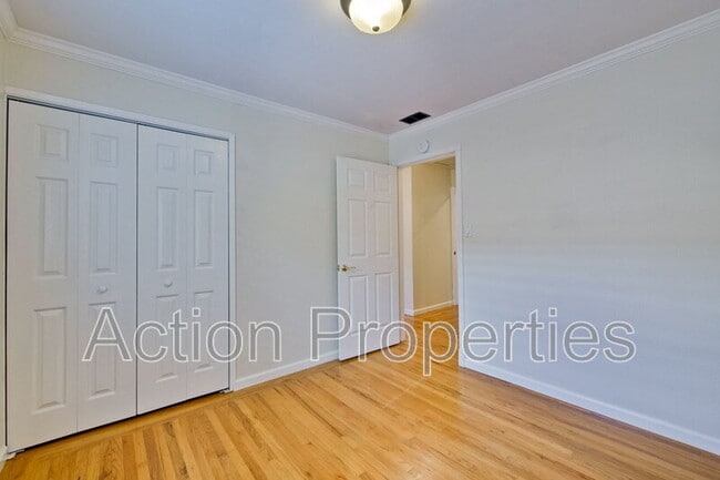 Building Photo - 1630 Alison Ave