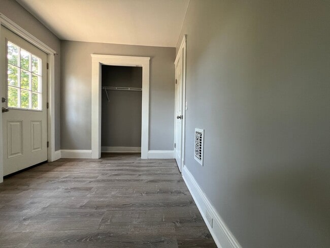 Building Photo - 1441 W 58th St