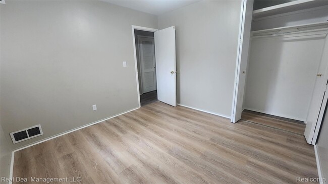 Building Photo - 2523 Empire Dr