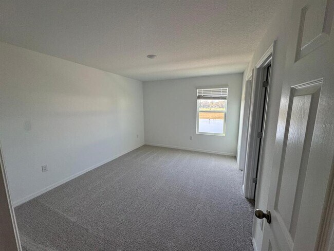 Building Photo - 362 Thompson Vlg Ave