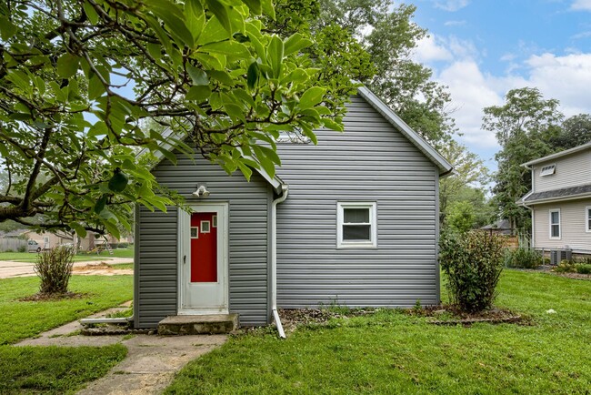 Building Photo - Cozy & Comfortable 2-Bedroom In Gretna!!