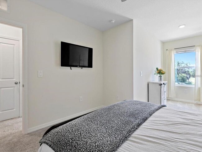 Building Photo - 8689 Milestone Dr