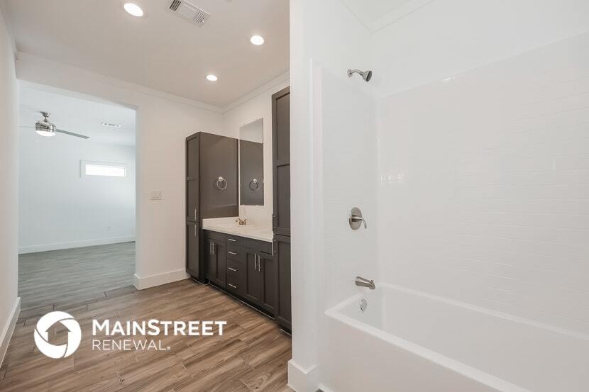 Building Photo - 1605 Daniel St