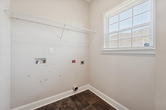 Building Photo - MOVE-IN READY! (Pet Friendly)