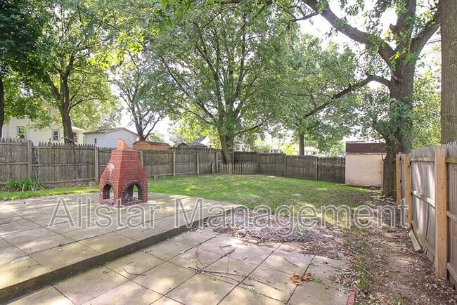 Building Photo - 736 Bettes Ave
