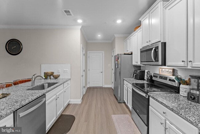 Building Photo - 10001 Maids Fancy Way