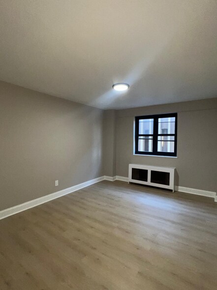 Building Photo - 110 Washington St