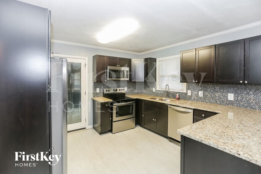 Building Photo - 1502 Kingston Dr