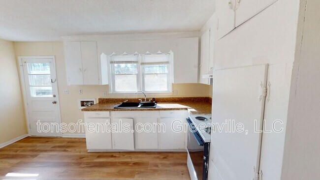 Building Photo - 1427 Grant Cir