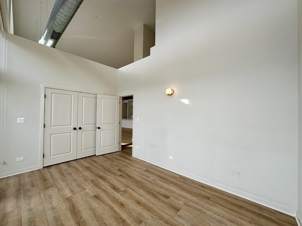 Building Photo - 3207 N Narragansett Ave