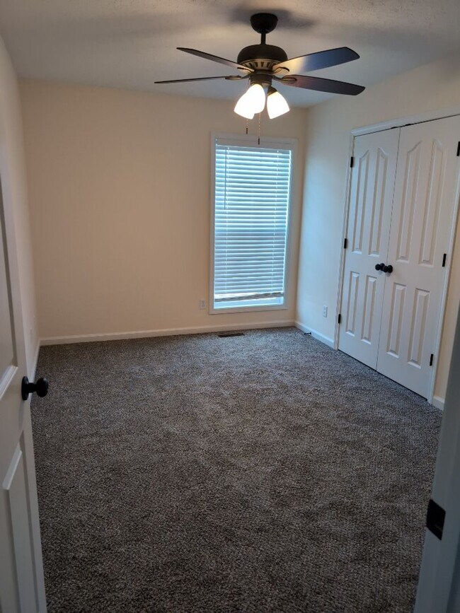 Building Photo - Adorable Ranch with a bonus room and half ...