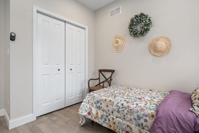 Building Photo - Bright & Immaculate 2 Bed · 3 Bath