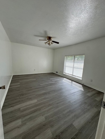 Building Photo - 7747 Dentcrest Dr