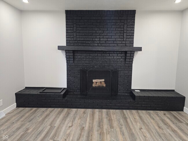 Building Photo - 2115 Dawnshire Dr