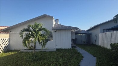 Building Photo - 11031 SW 142nd Pl