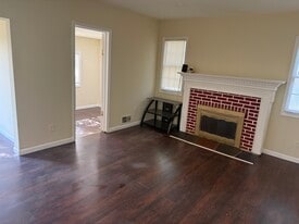Building Photo - 607 Lincoln Hwy