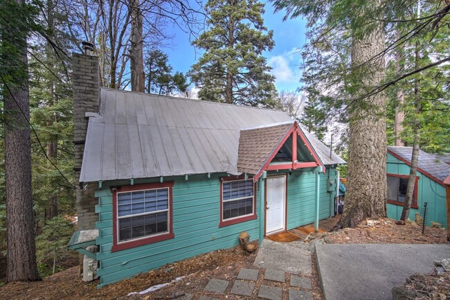 Building Photo - 582 Rose Ln