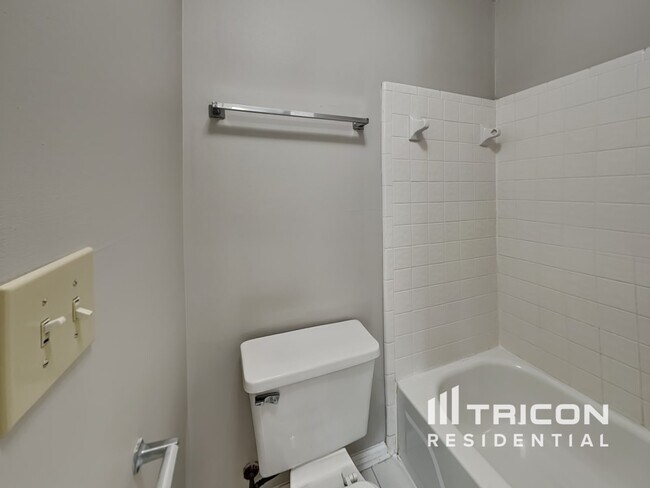 Building Photo - 410 Meadowfield Trail