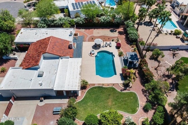 Building Photo - 7363 E Paradise Dr