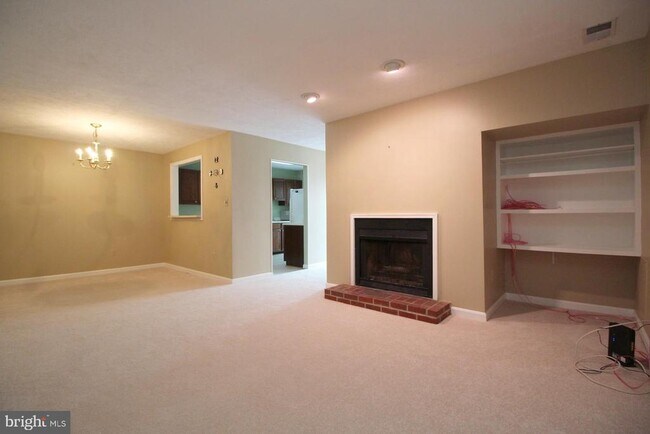 Building Photo - 10118 Oakton Terrace Rd