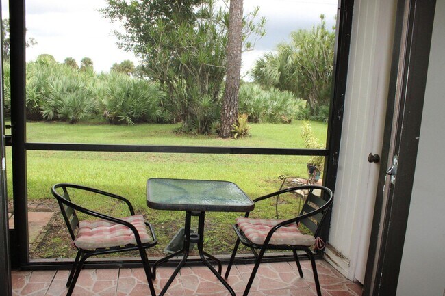 Building Photo - 4327 Palm Forest Dr N