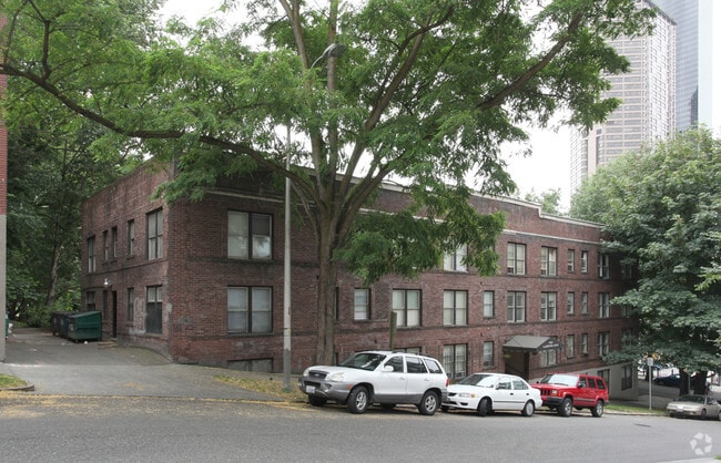 Primary Photo - Clarwood Apartments