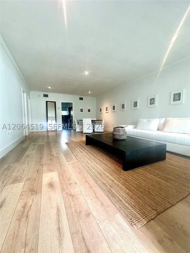 Building Photo - 10178 Collins Ave
