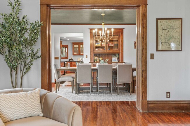 Building Photo - 924 Capital St