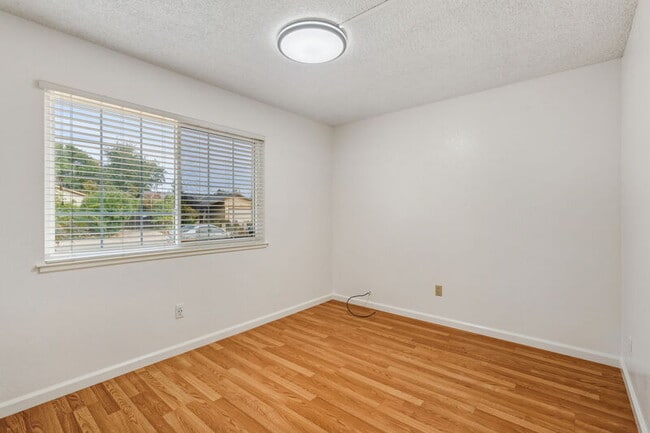 Building Photo - 10028 Biscanewoods Way