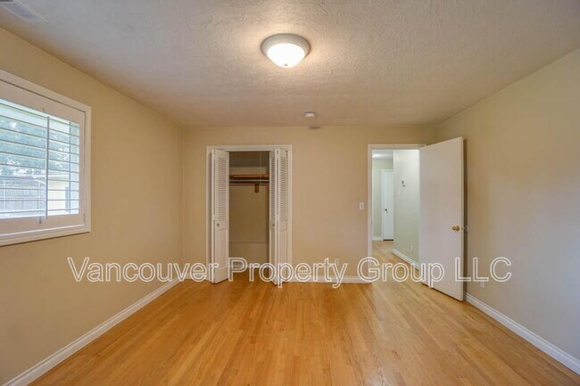 Building Photo - 2218 E 18th St