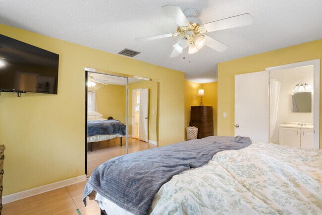 Building Photo - 306 18th Ave N