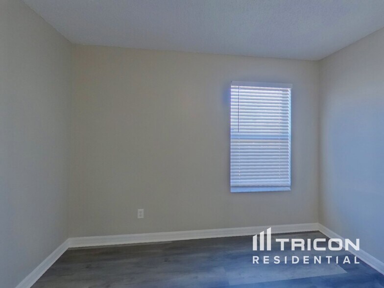 Building Photo - 464 Goldenmoss Loop