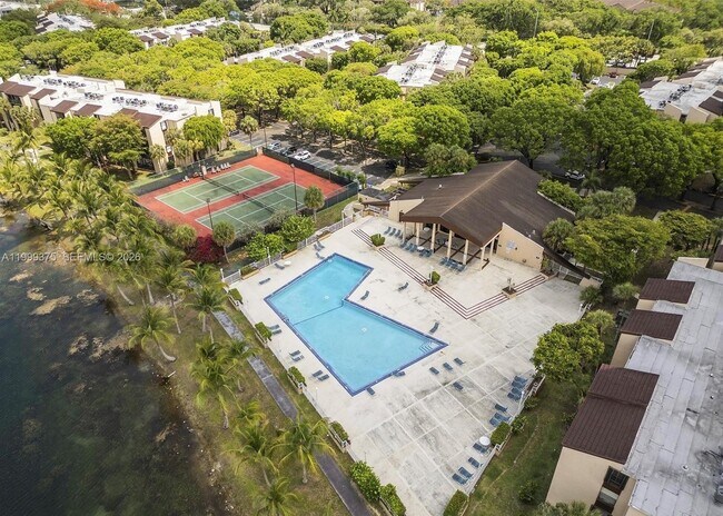 Building Photo - 14415 N Kendall Dr