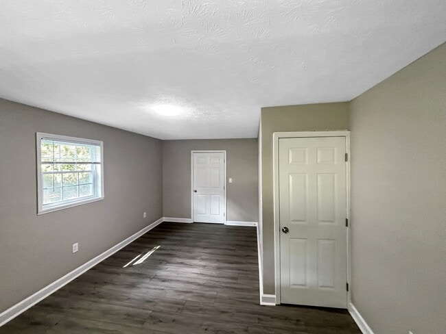 Building Photo - 4620 Sequoia Cir