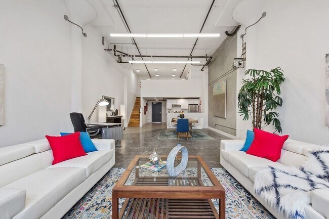 Building Photo - 5701 International Blvd