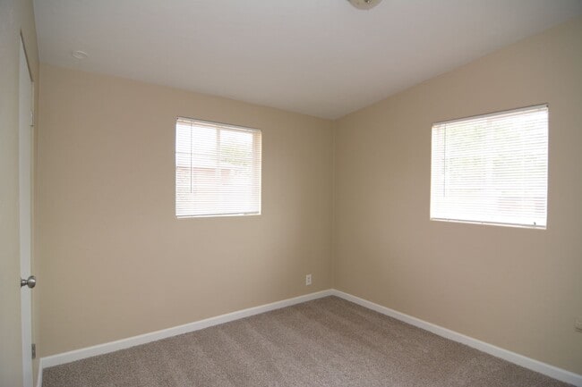 Building Photo - Updated 2 Bedroom 1 Bath! Located in Convenient Central Tucson Location!