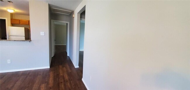 Building Photo - 1715 Manor Garden Curve
