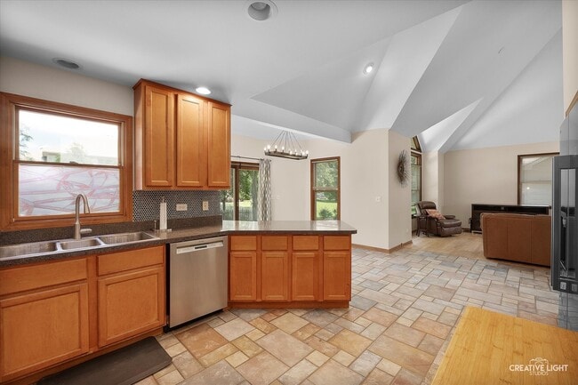 Building Photo - 24456 Tufton St