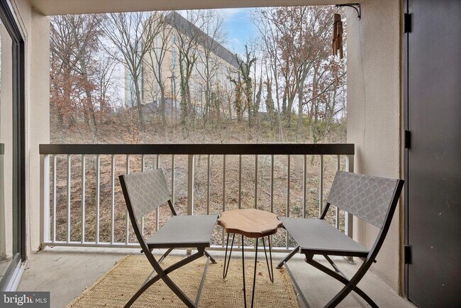 Building Photo - 1704 N Park Dr