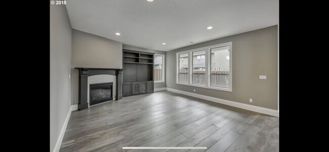 Building Photo - Stunning Executive Home in Bethany – 4 Bed...