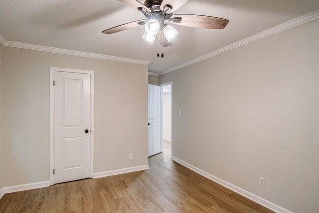 Building Photo - Renovated 4 bed home in Kennesaw w/ Designer Kitchen