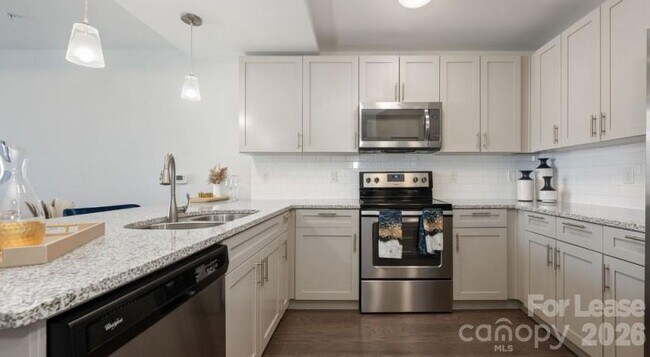 Building Photo - 640 N Church St